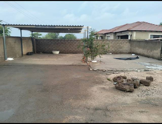2 BEDROOM HOUSE FOR SALE IN MOLETJI